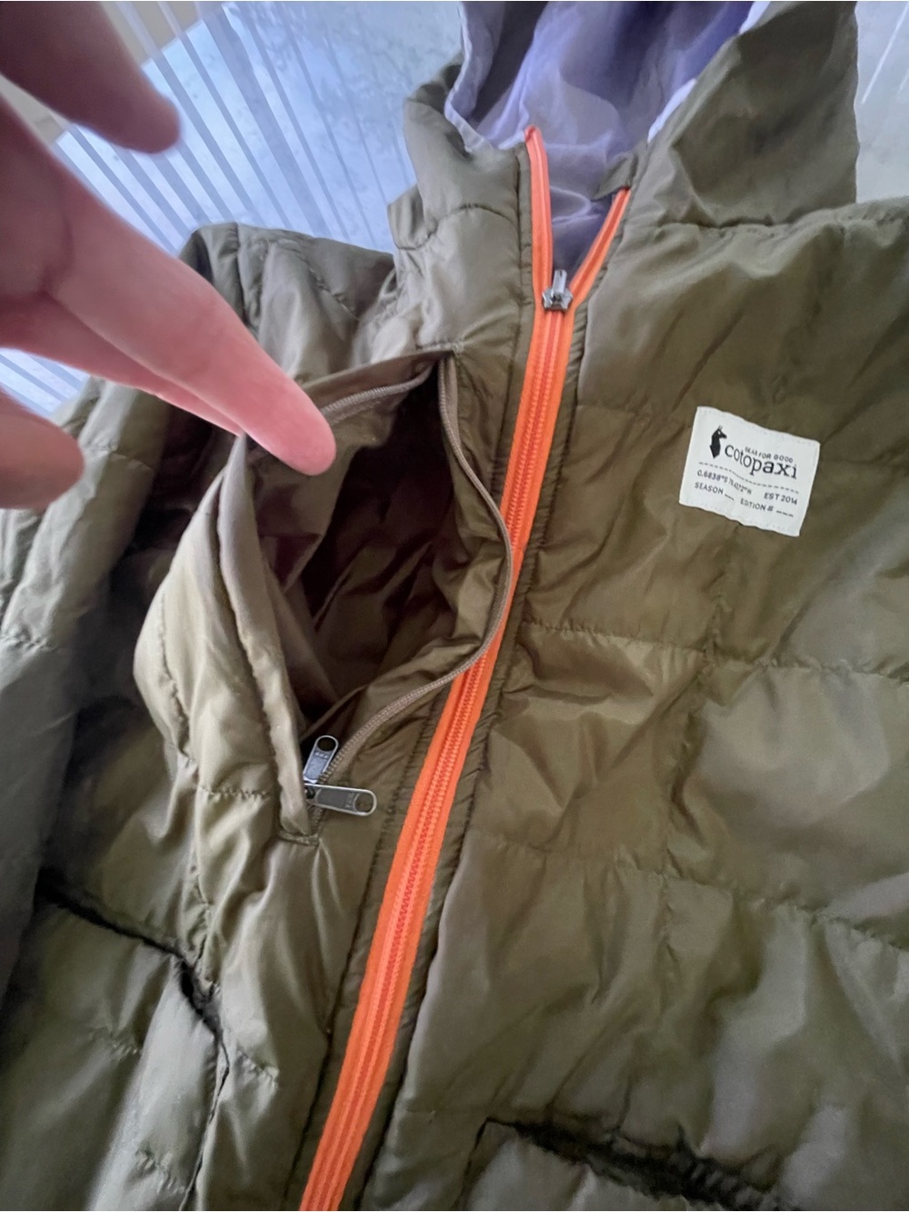 Cotopaxi Teca Calido REVERSIBLE light weight puffer hooded jacket. Olive. - Picture 4 of 14